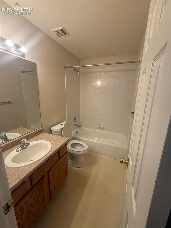 Image 8 of 8: Bathroom