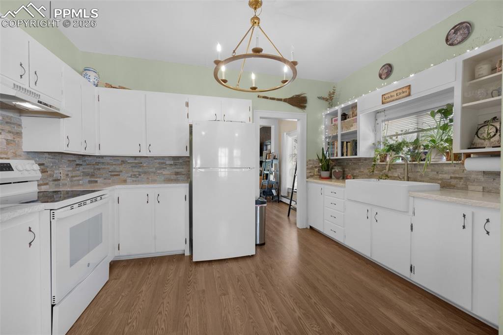 Image 11 of 36: Living Room