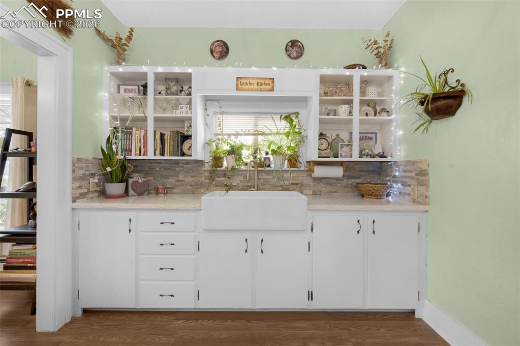 Image 12 of 36: Living Room