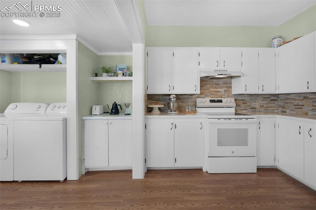 Image 13 of 36: Sitting Room