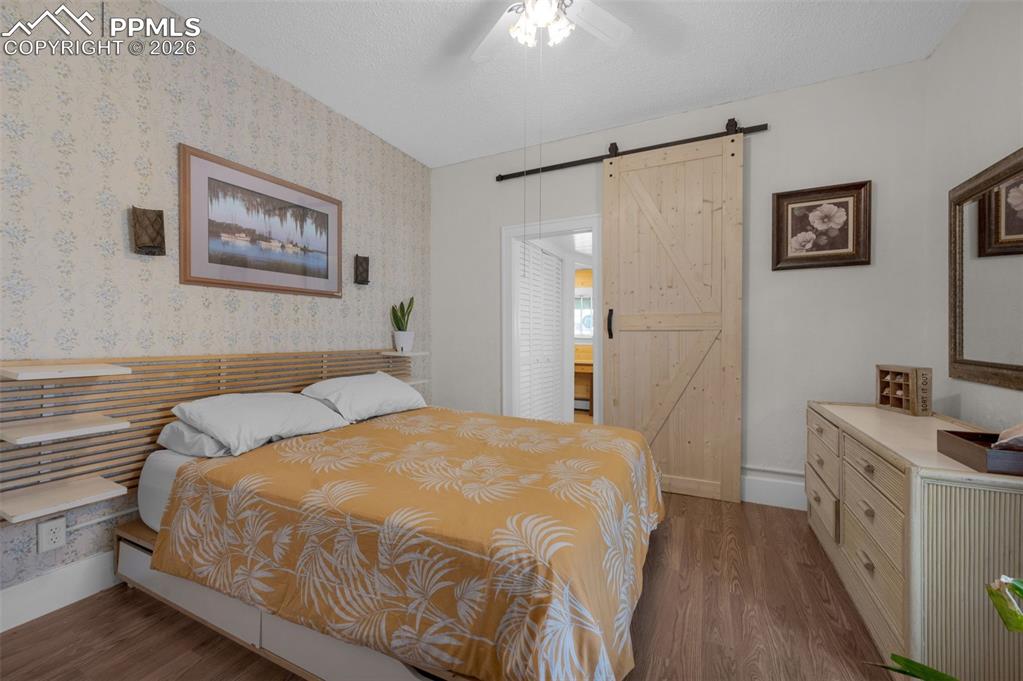 Image 17 of 36: Kitchen