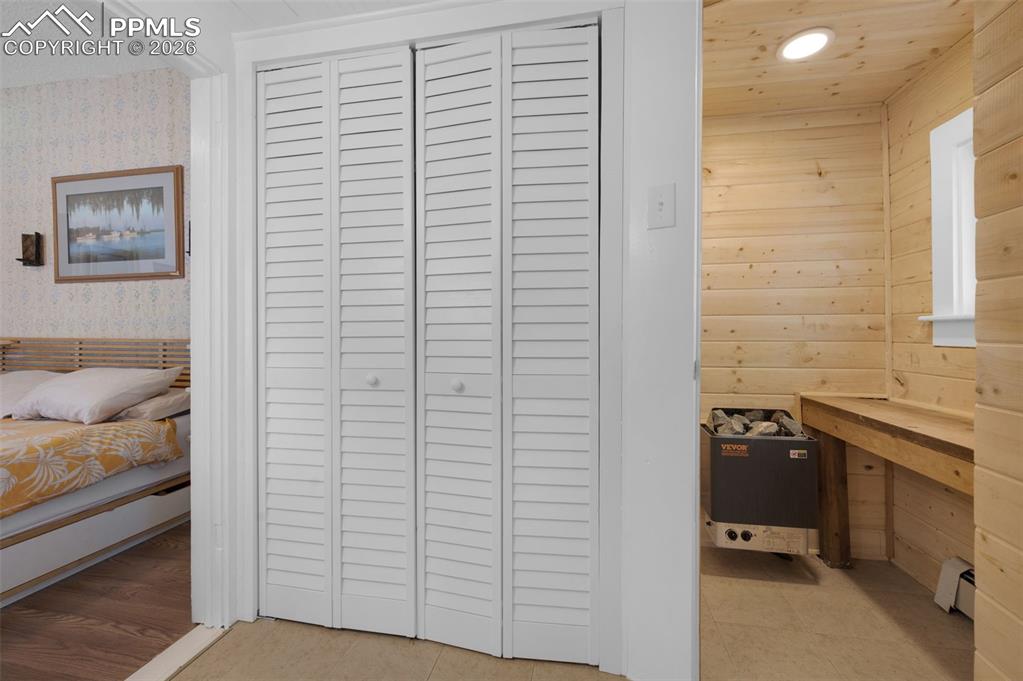 Image 19 of 36: Dining Area