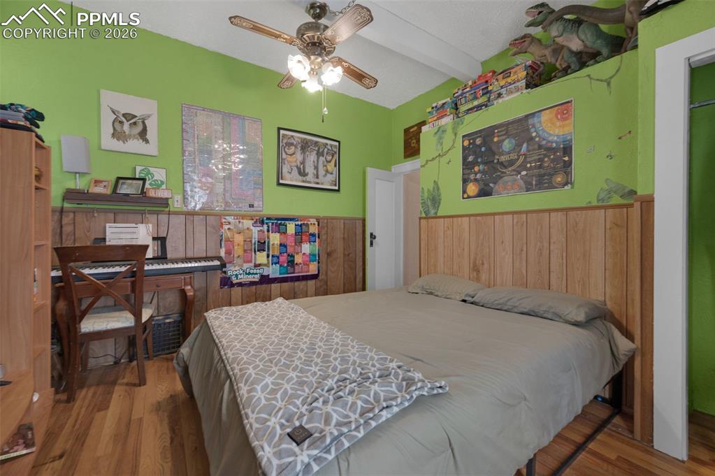 Image 22 of 36: Bathroom