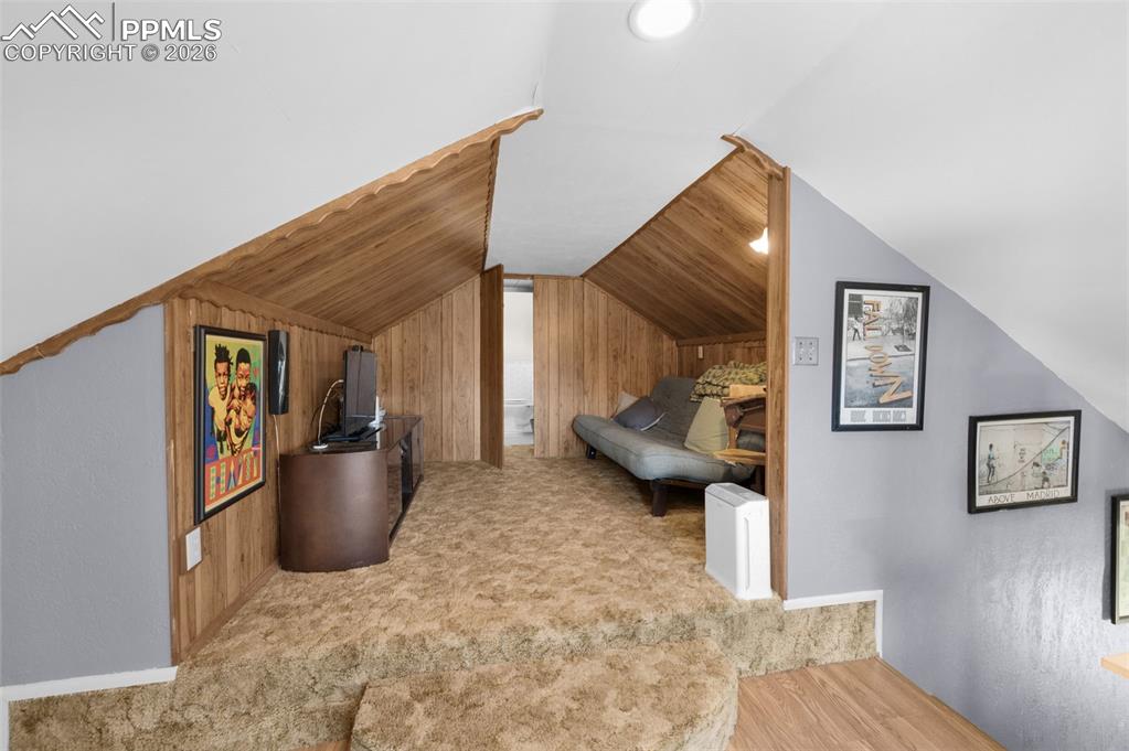 Image 26 of 36: Bedroom