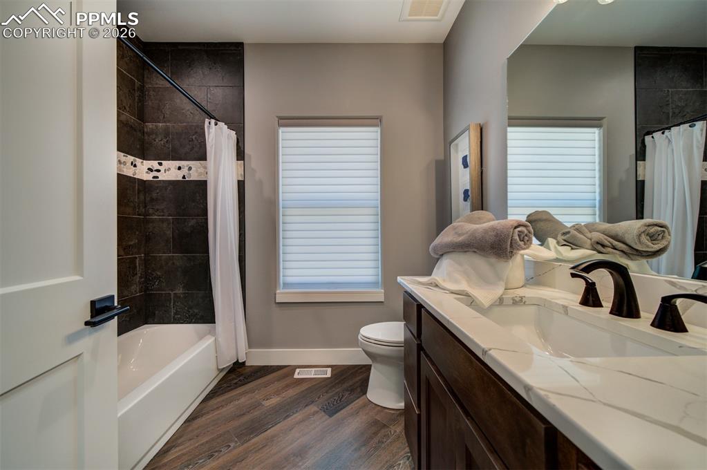 Image 34 of 40: No Description Available