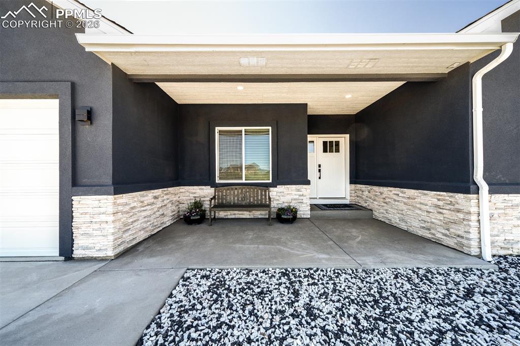 Image 4 of 40: Entry