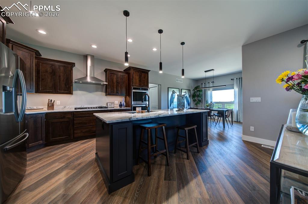 Image 7 of 40: Kitchen