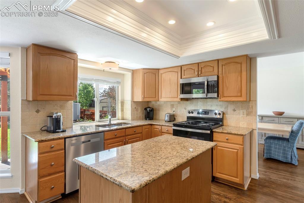 Image 10 of 42: Kitchen