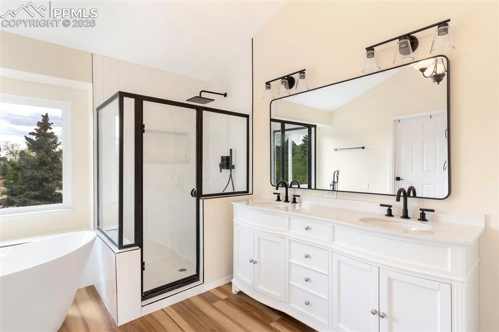 Image 20 of 42: Bathroom