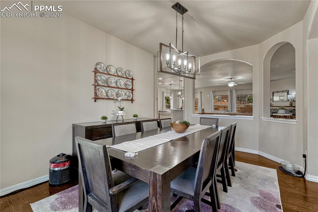 Image 10 of 49: Dining Area