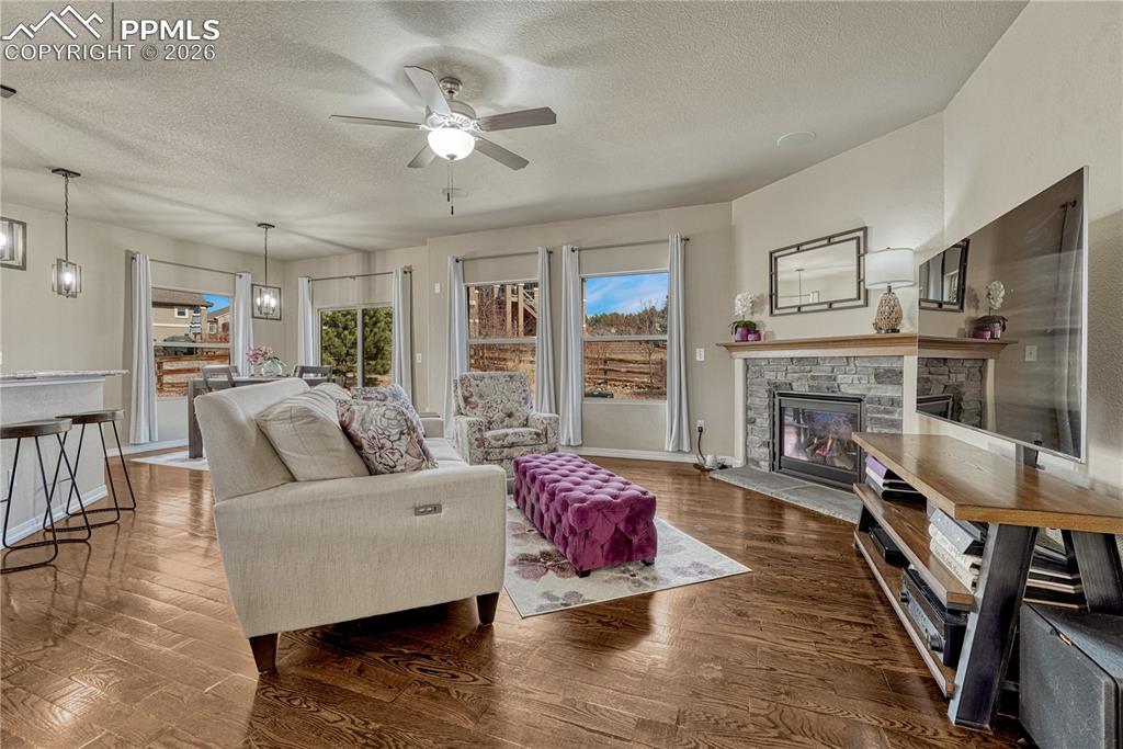 Image 11 of 49: Living Room