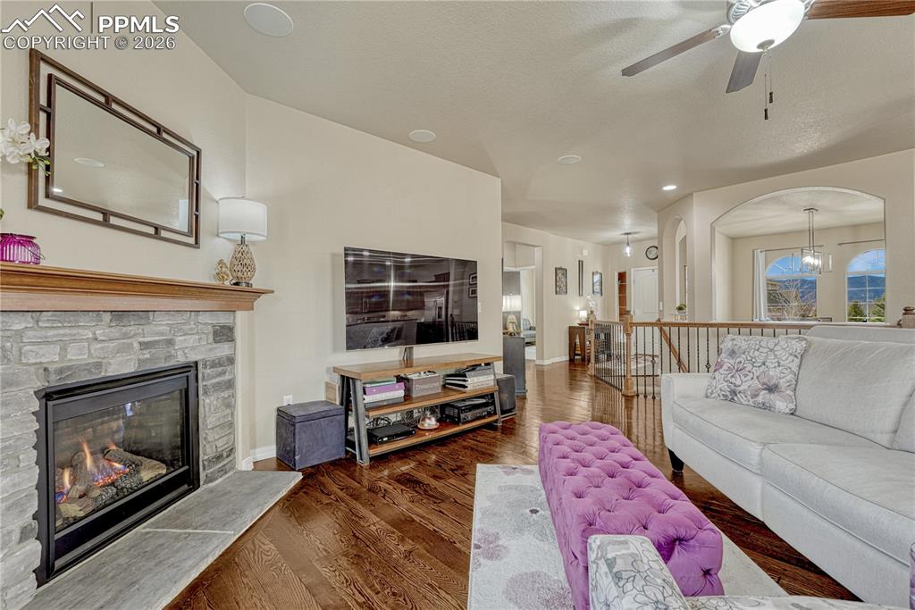 Image 14 of 49: Living Room