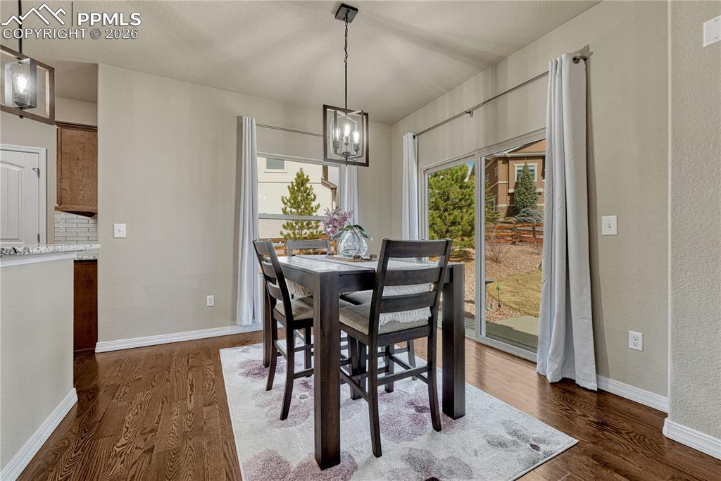 Image 16 of 49: Dining Area