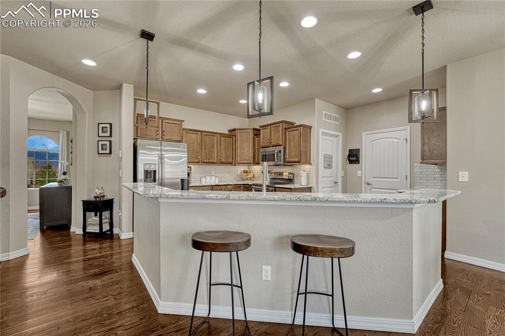 Image 18 of 49: Kitchen