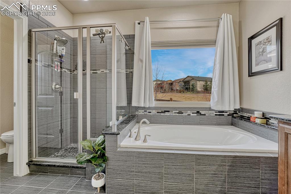 Image 28 of 49: Bathroom