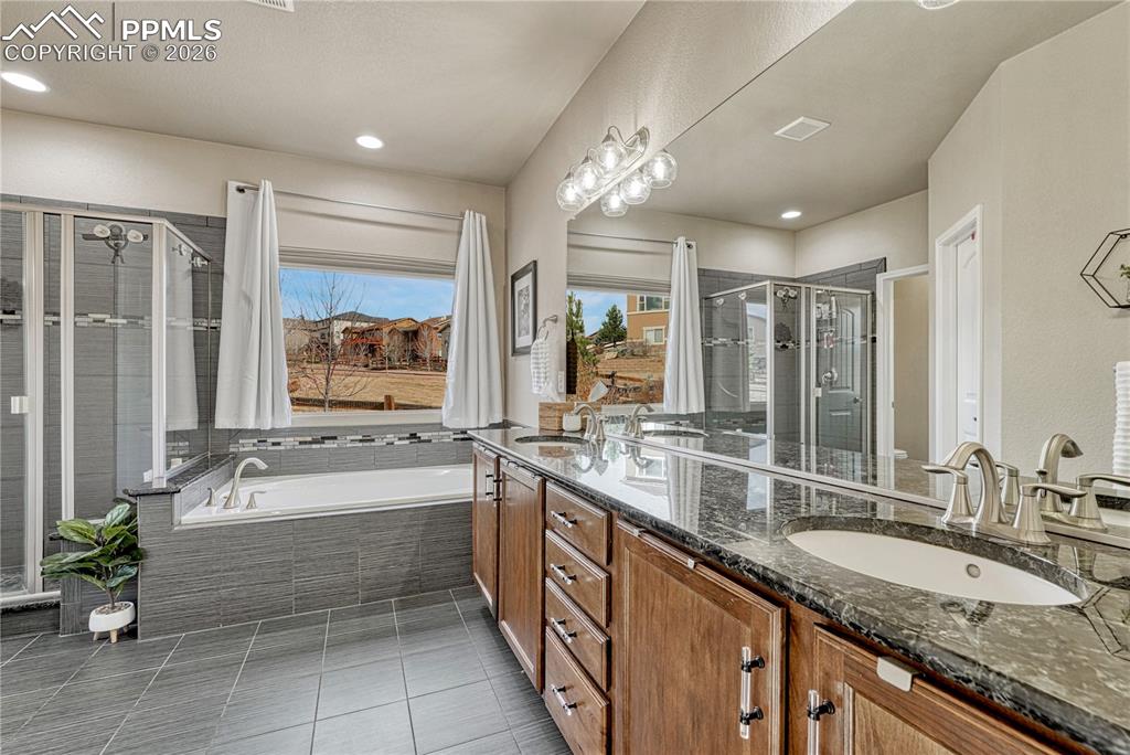 Image 29 of 49: Bathroom