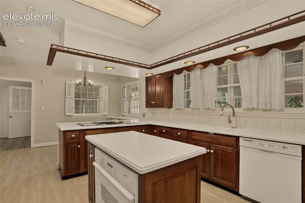 Image 19 of 49: Kitchen.
