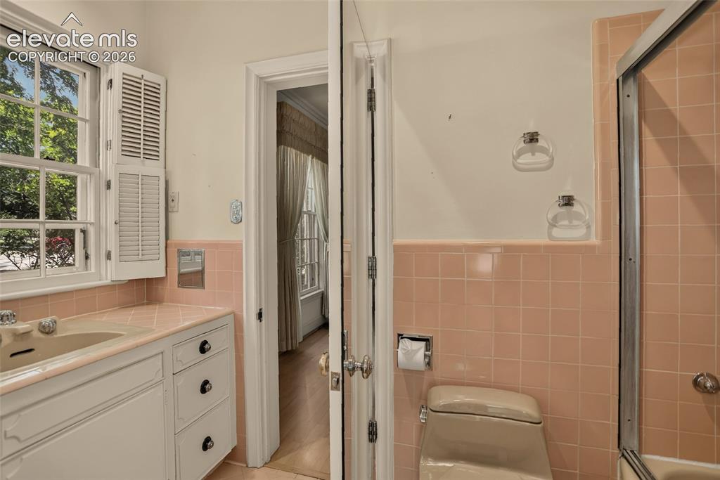 Image 27 of 49: 2nd bedroom, and view of Jack & Jill bath.
