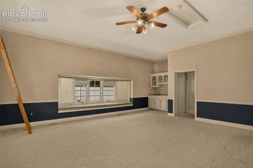 Image 33 of 49: Family room.