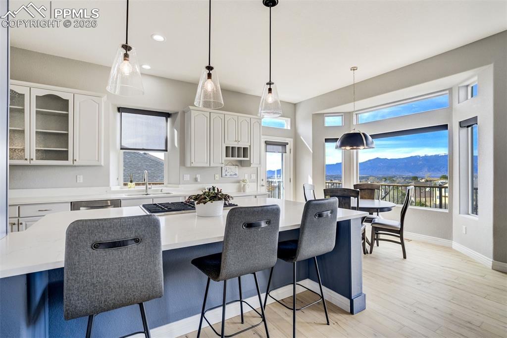 Image 12 of 50: Kitchen