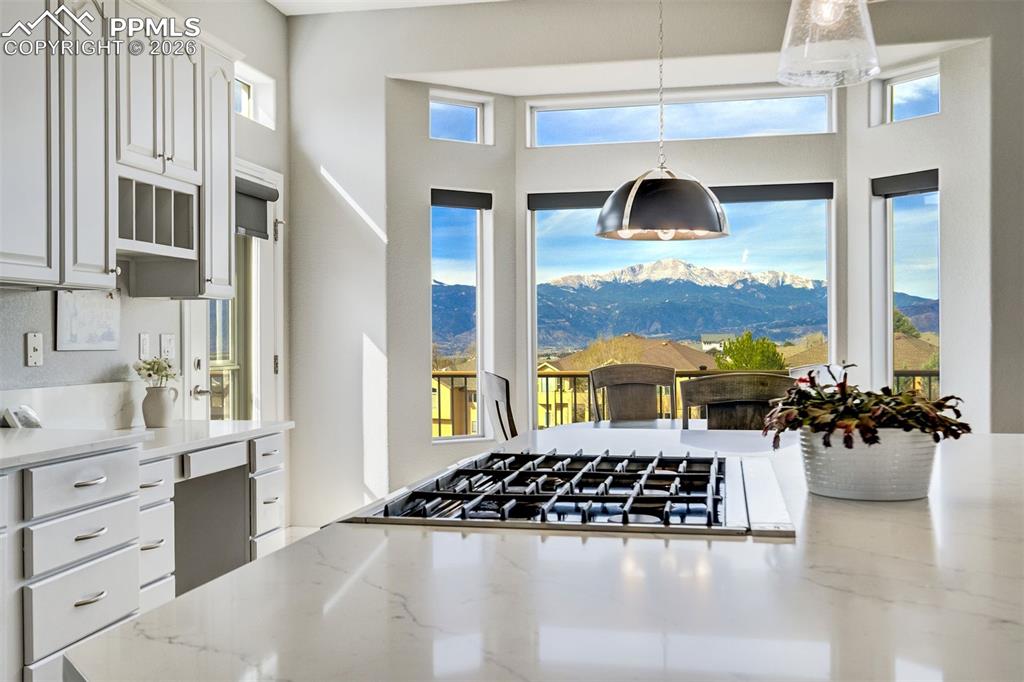 Image 14 of 50: Kitchen