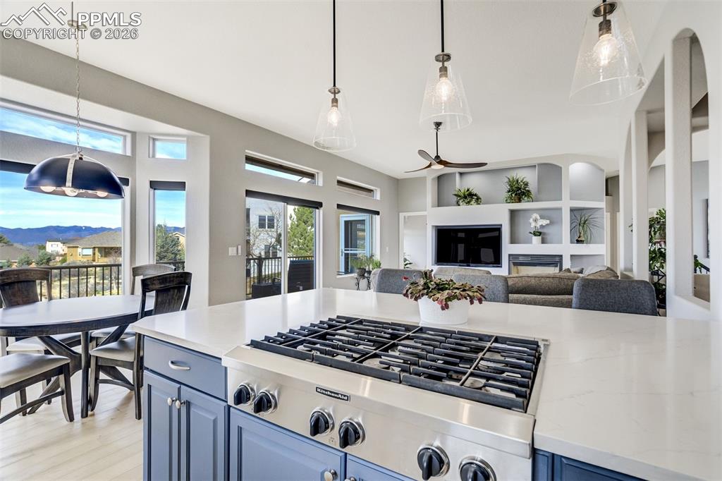 Image 16 of 50: Kitchen