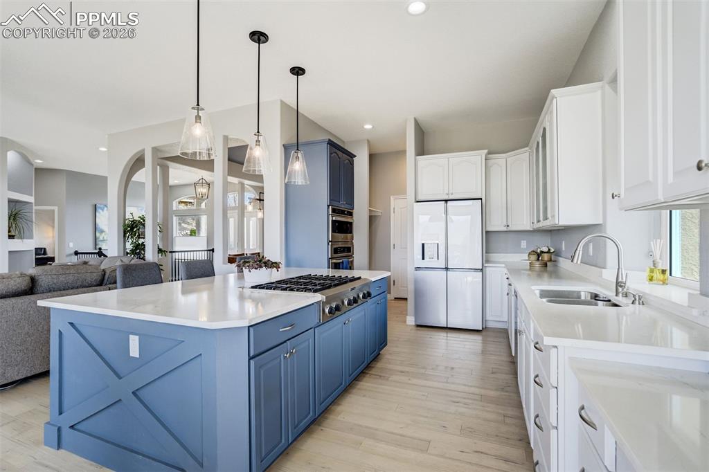 Image 17 of 50: Kitchen