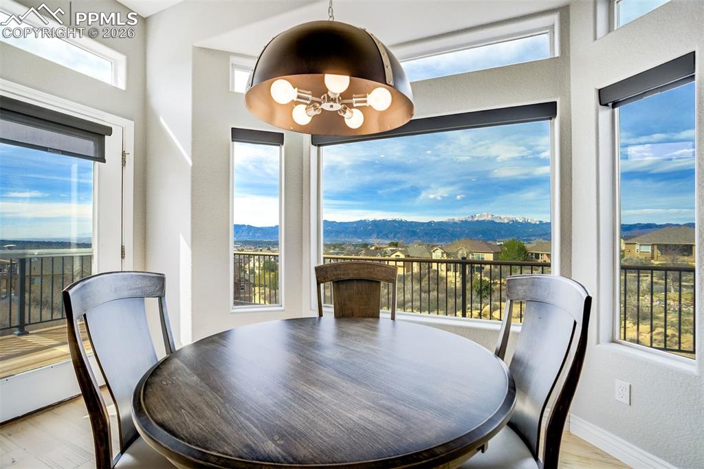 Image 18 of 50: Dining Area