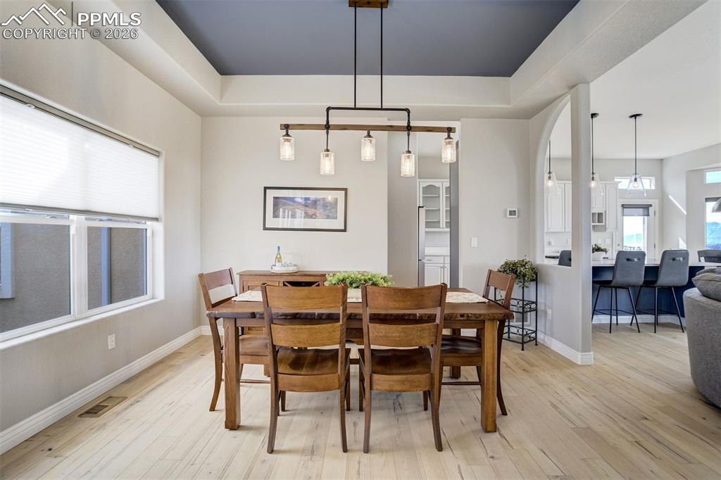 Image 19 of 50: Dining Area