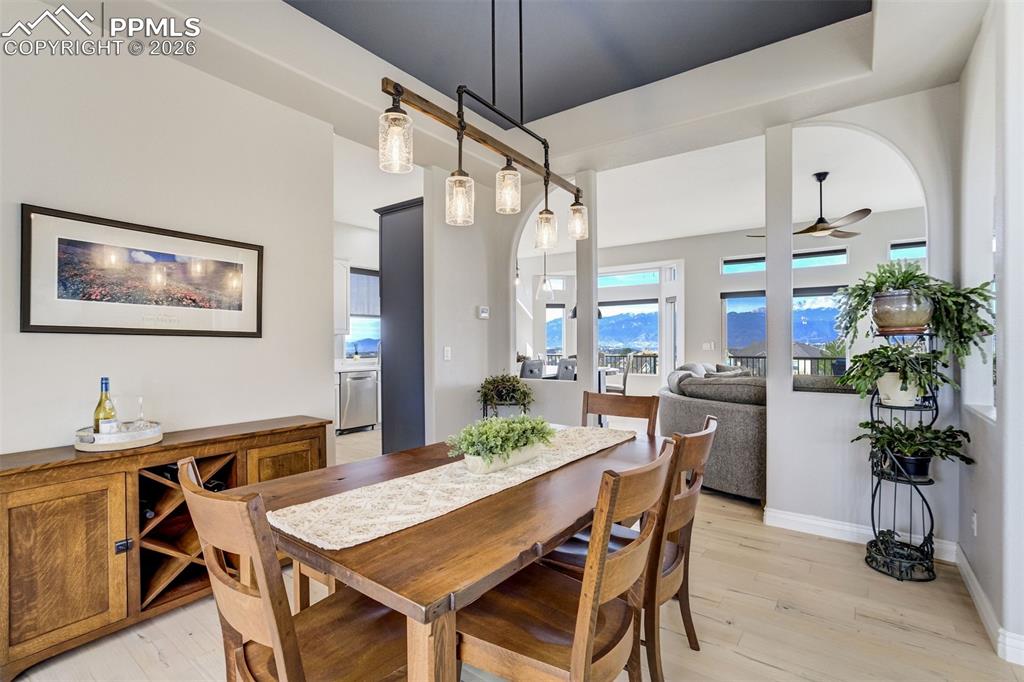 Image 20 of 50: Dining Area