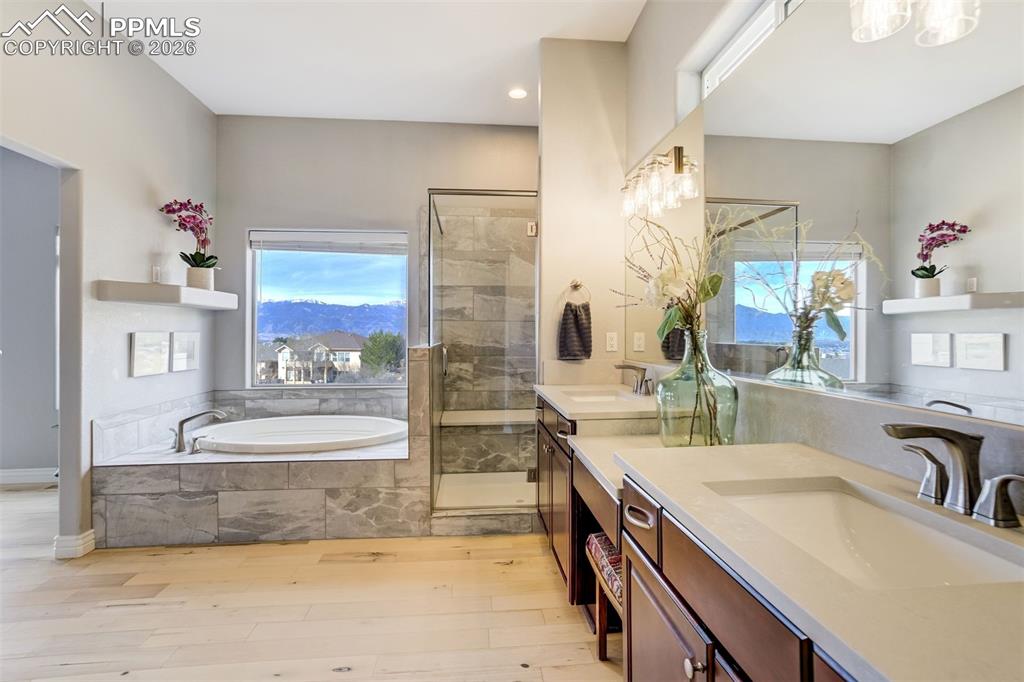 Image 25 of 50: Bathroom