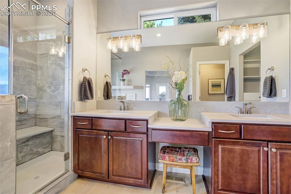 Image 27 of 50: Bathroom