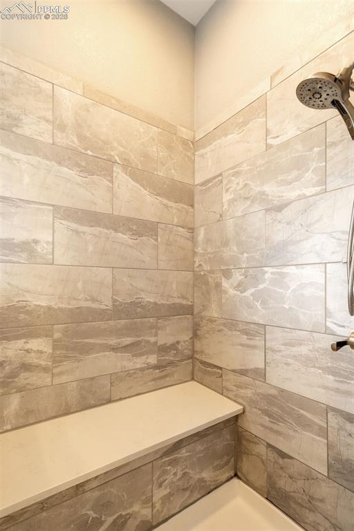 Image 29 of 50: Bathroom