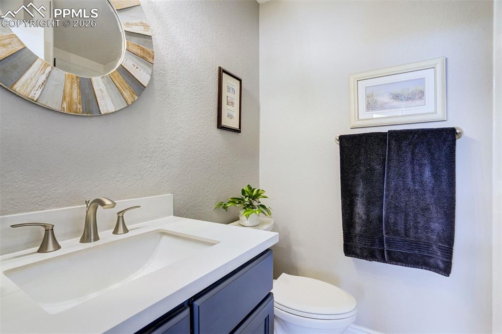 Image 32 of 50: Bathroom