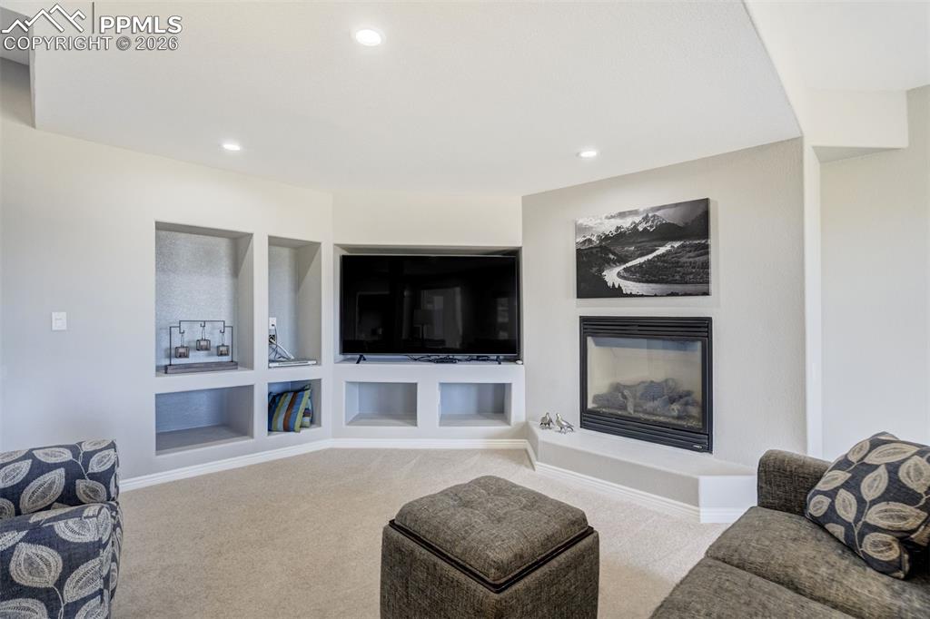 Image 37 of 50: Living Room