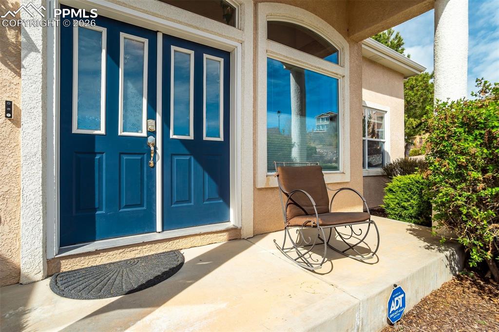 Image 4 of 50: Entry