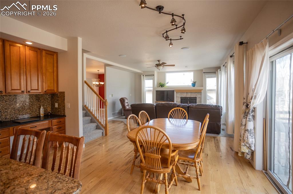 Image 19 of 48: Dining Area