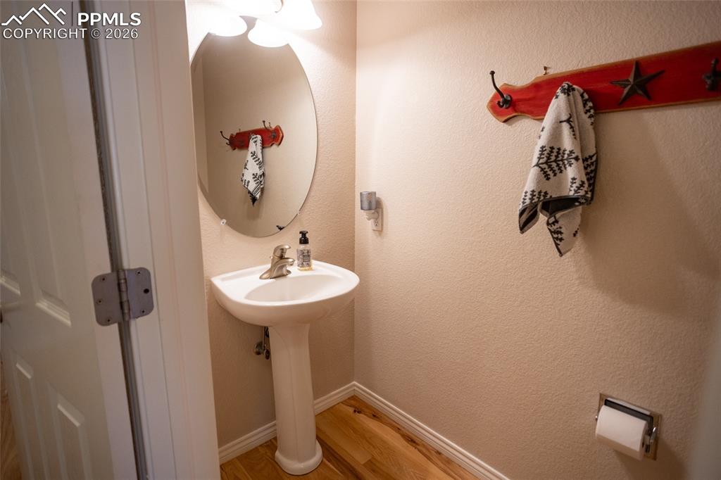 Image 20 of 48: Bathroom