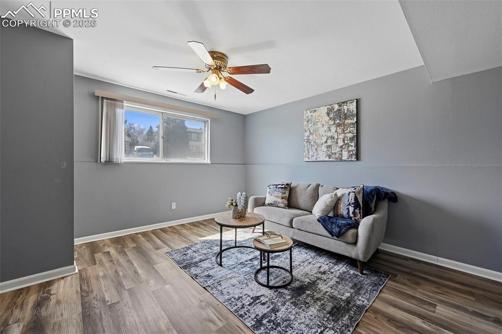 Image 17 of 39: Living Room