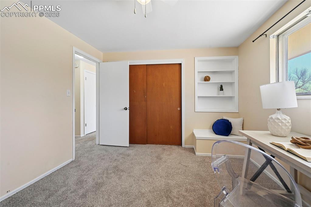 Image 19 of 39: Office