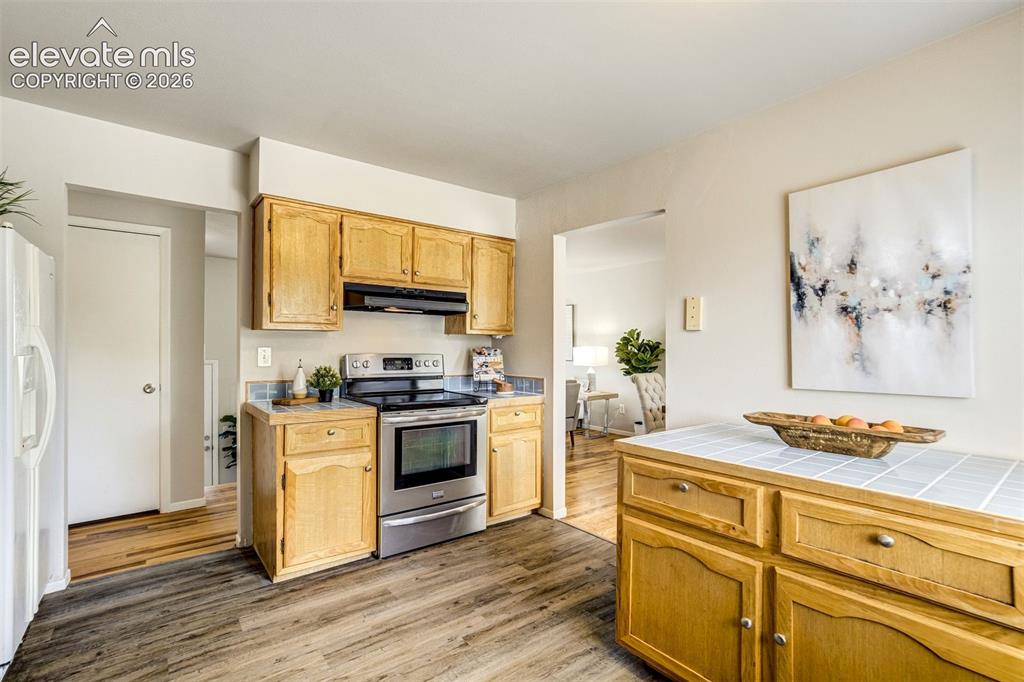 Image 11 of 34: Kitchen