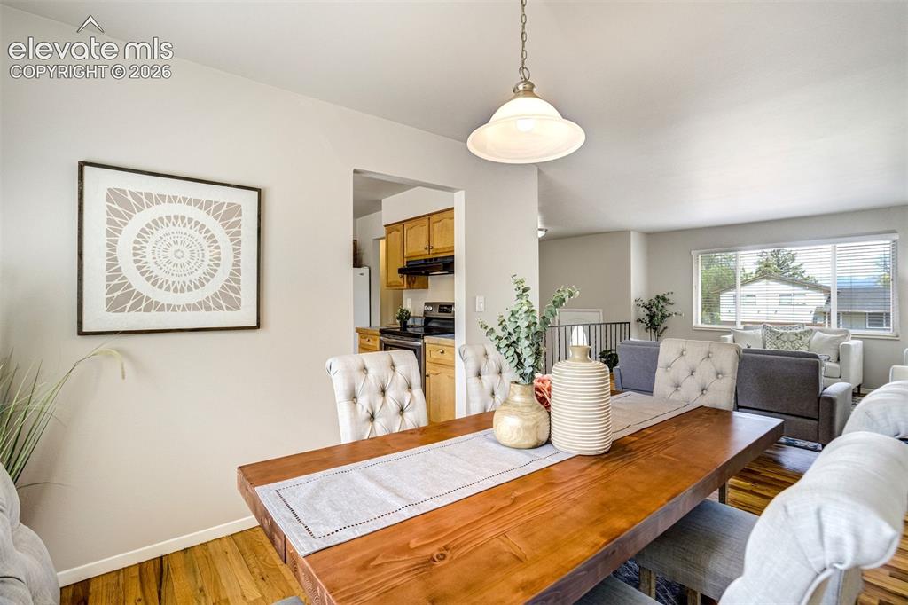 Image 9 of 34: Dining Area