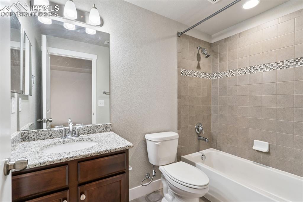 Image 31 of 38: Bathroom