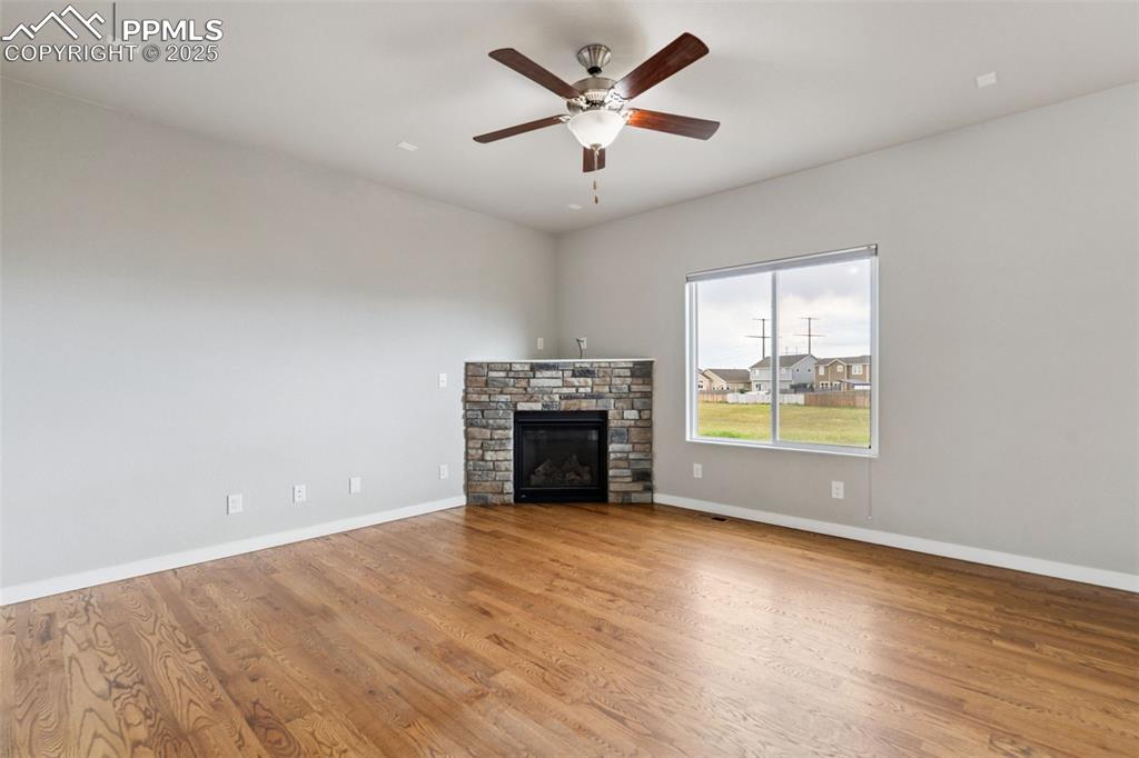 Image 6 of 38: Living Room