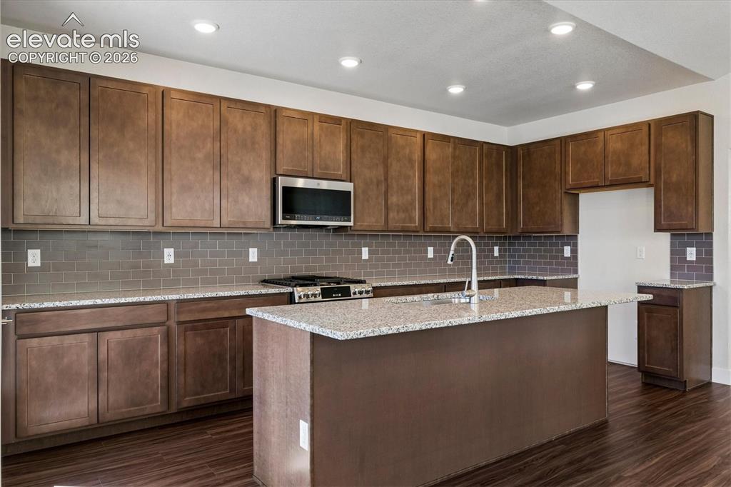 Image 10 of 22: Kitchen