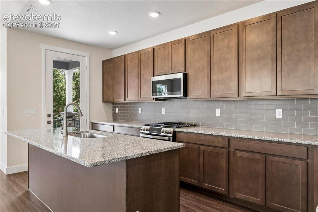 Image 11 of 22: Kitchen