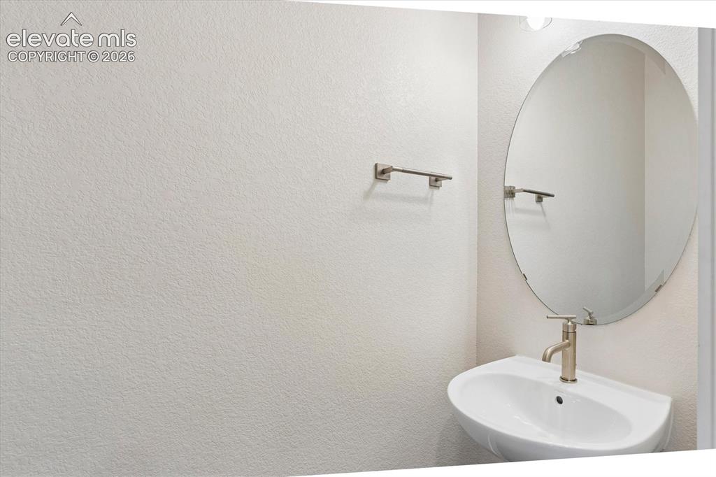 Image 17 of 22: Bathroom