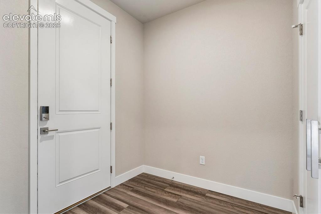Image 18 of 22: Entry