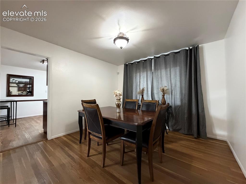 Image 10 of 20: Dining Area