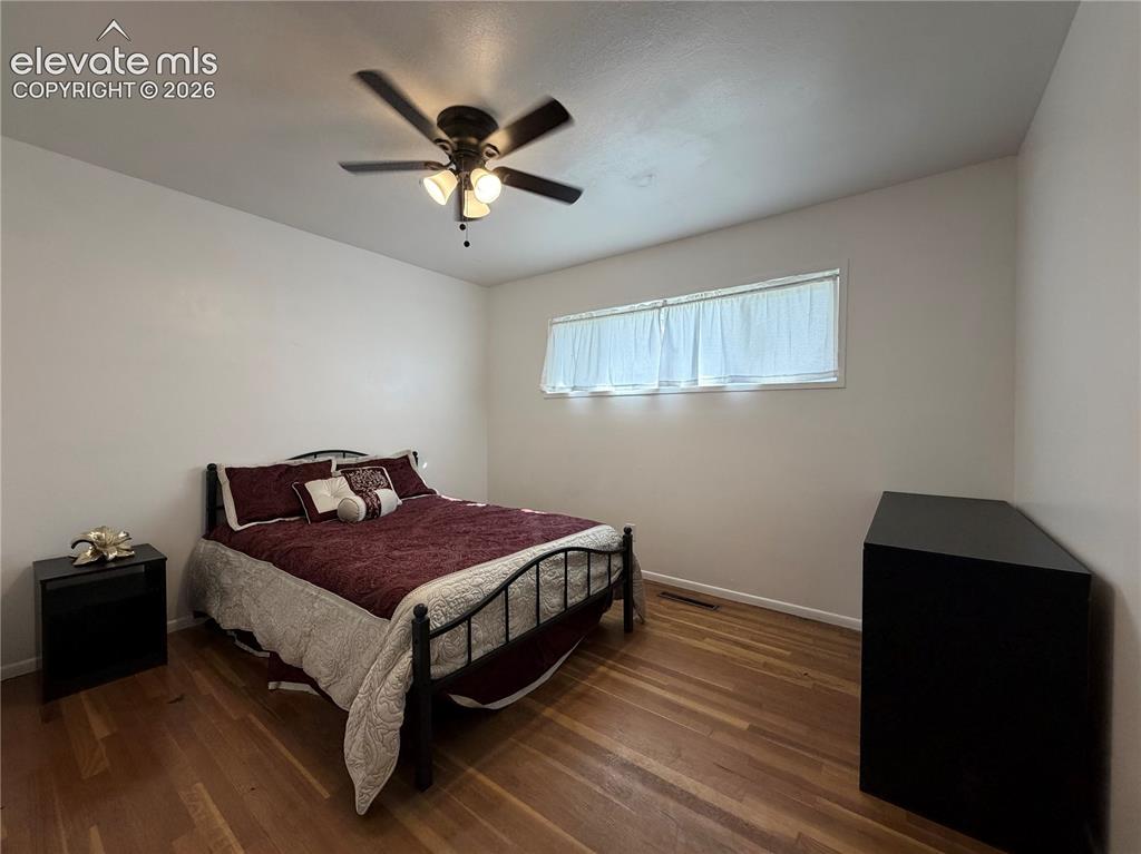 Image 12 of 20: Bedroom